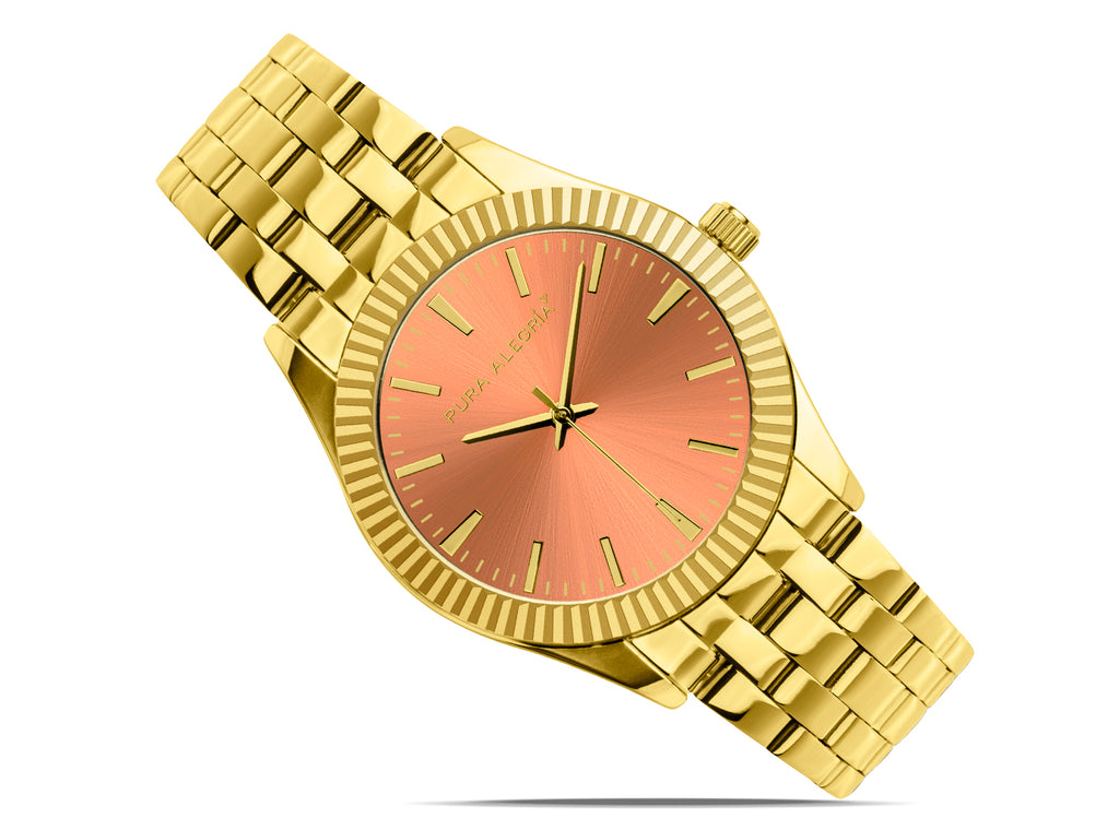 Reloj dorado para mujer con esfera de color coral.