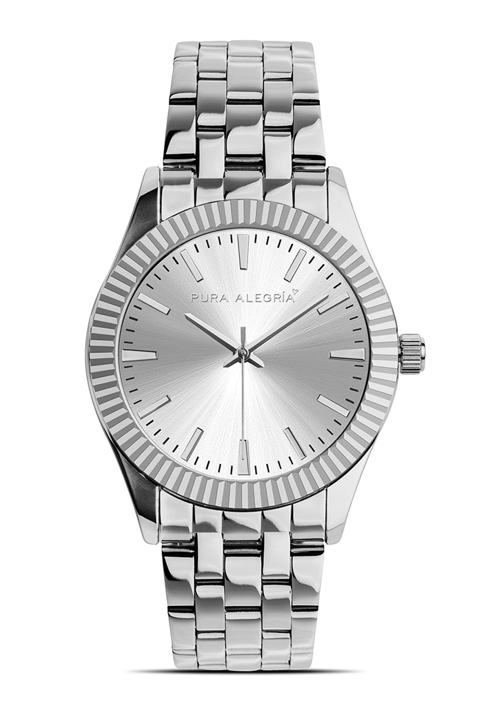 Reloj para mujer plateado con esfera de color plateado.